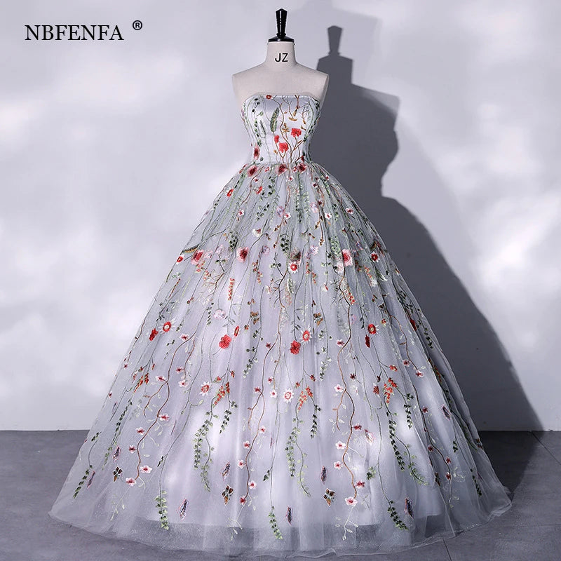 Sexy Strapless Quinceanera Dress New Light Grey Puffy Dresses For Prom Embroidered Small Flowers Vestido De Debutante Plus Size